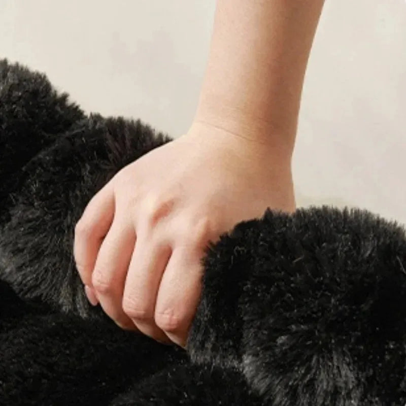 Dessus de lits pour grand et petit chien ou chat. Qualité tout douce avec un grand coussin intégré.,