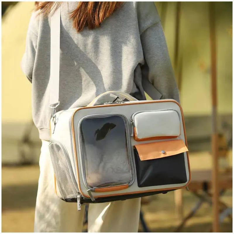 Valises de transport pour petits chiens et chats. Peu être utiliser comme sacs valise pour chat. Qualité au de gamme et transport de nos compagnons très stable ainsi que confortable pour d'agréable voyage.