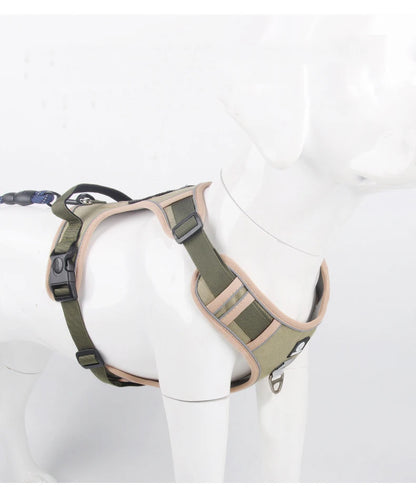 Harnais réfléchissant pour chien sans traction au cou. Harnais réglable, sans traction avec la sangle à la poitrine. Idéal pour la marche pour petits, moyens et grands chiens.
